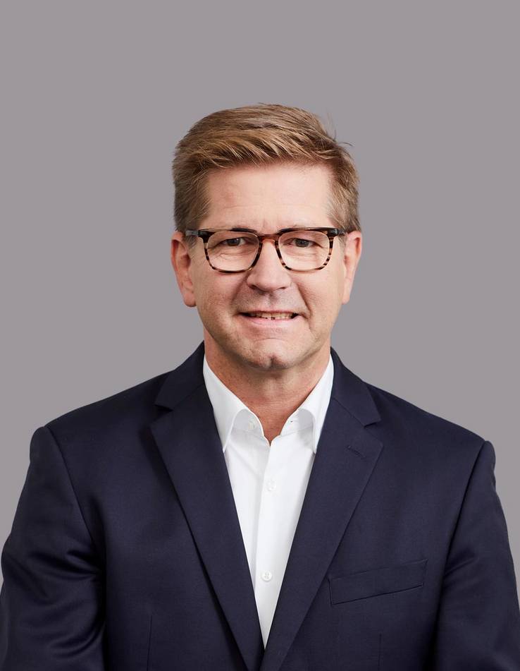 Bernd Schewior, Ansvarig direktör för företagstjänster, globalt